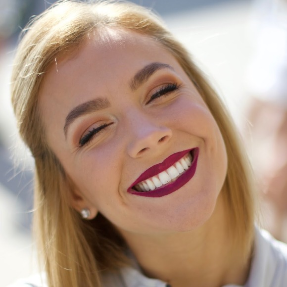 Meet your Posher, Elle - Picture 1 of 1